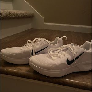 Nike white shoes worn once. In great condition!